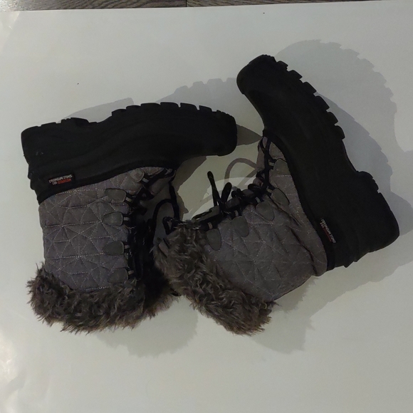 Beautiful boots by ice fileds 🍀☘️🍀 - Picture 1 of 14